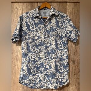 IZOD Men’s 100% cotton Blue Hawaiian Print Short-Sleeve Shirt